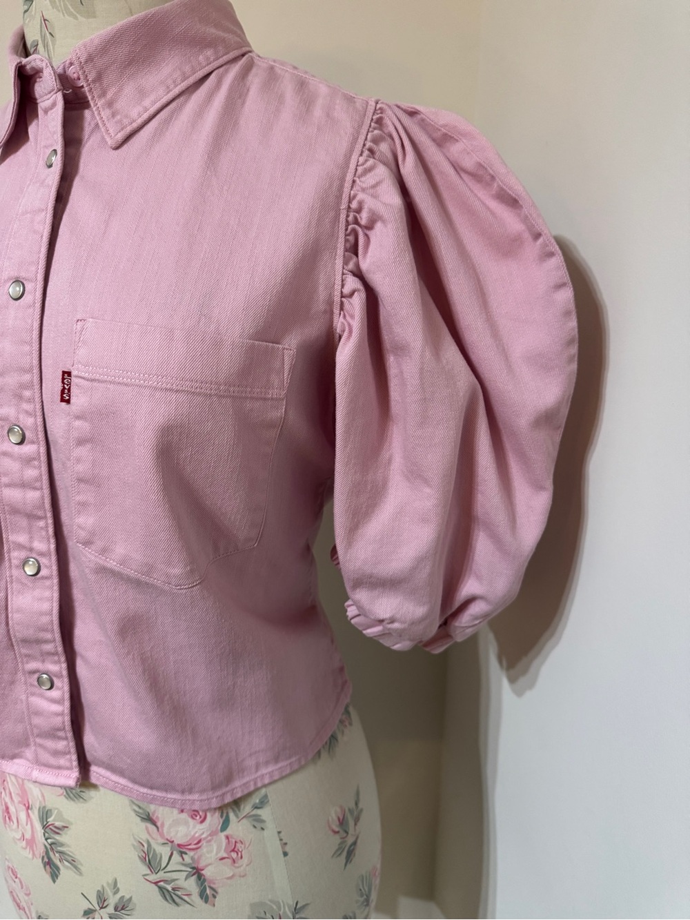 Levi's Light Pink Puff-Sleeve Button-Front Shirt - Picture 8 of 16